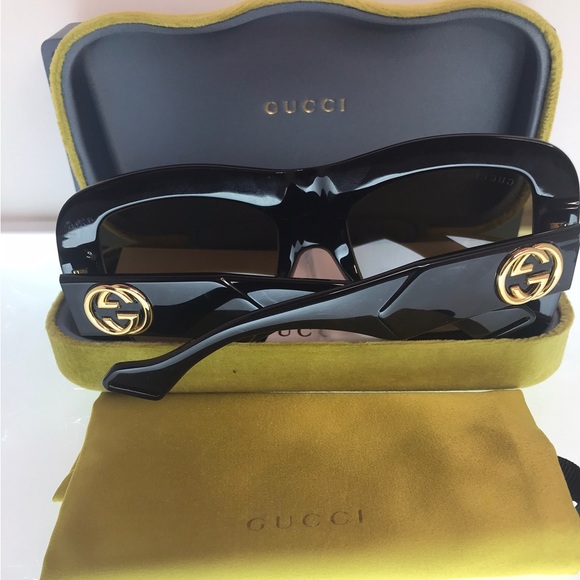 Gucci Black GG0498S Oversized Sunglasses - Picture 12 of 13